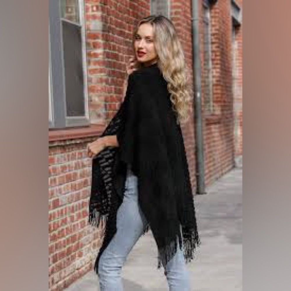 NWOT SIZE OS Elegant Black Women's Poncho